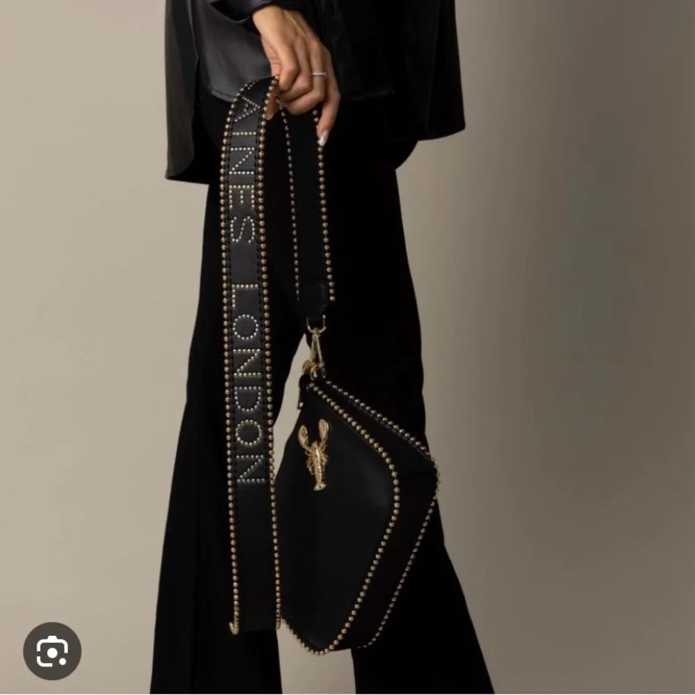 Elegant Black Shoulder Bag with Gold Detailing - Picture 1 of 4